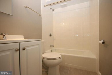 7493 Prince Charles Ct unit 10, Manassas, VA 20111 - photo 5