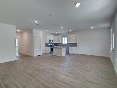 319 Paso Fino Dr, Alvin, TX 77511 - photo 4