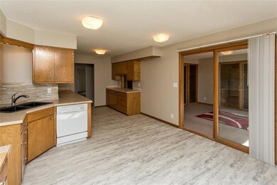 1223 Cummins Pkwy, Des Moines, IA 50311 - photo 3