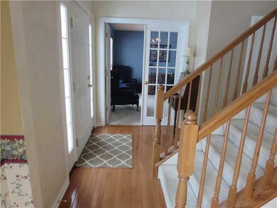 Entry/Foyer.