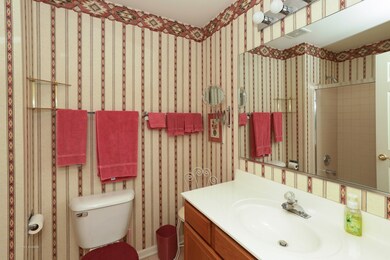 114 Pembroke Cir unit 46C1, Lake Bluff, IL 60044 - photo 6