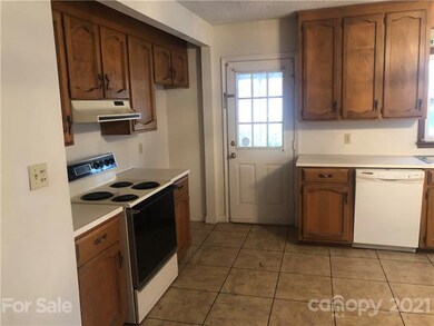 812 Woods Dr, Statesville, NC 28677 - photo 2