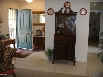 ENTRY WITH FRONT SECURITY SCREEN DOOR