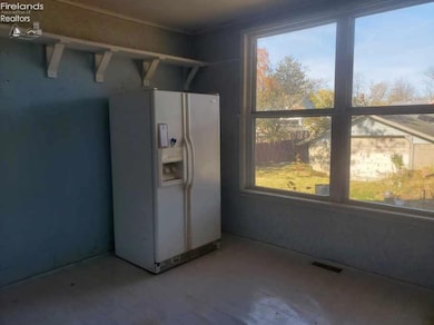 537 3rd St, Elyria, OH 44035 - photo 3