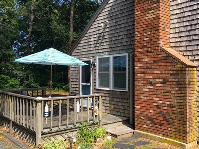 Relax on the deck !