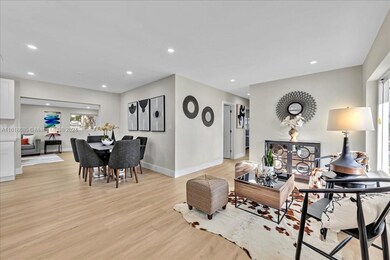 LIVING ROOM/DINING ROOM