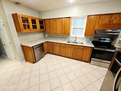 305 N Broad St, Selinsgrove, PA 17870 - photo 4