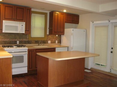 Kitchen with all appliances. Plenty of counter and