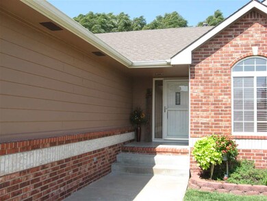 WIDE SIDEWALK & STEPS