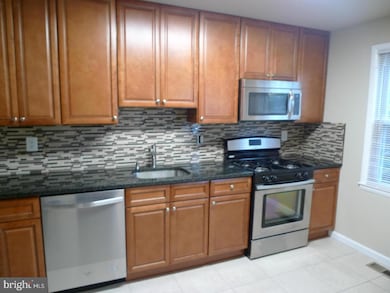 8270 Imperial Dr, Laurel, MD 20708 - photo 4