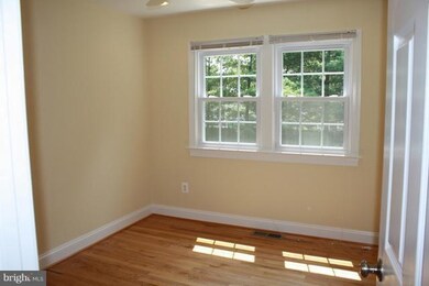 921 Croton Dr, Alexandria, VA 22308 - photo 2