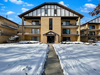 17960 Royal Oak Ct unit 2S, Tinley Park, IL 60477 - photo 2