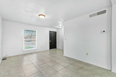 11404 Bunky Henry Ln, El Paso, TX 79936 - photo 5