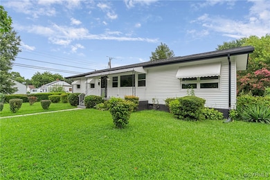 View of front of house featuring a front lawn and