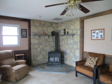 7511 Columbine Rd, Macungie, PA 18062 - photo 6