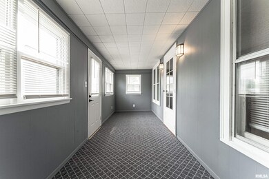 902 Pulaski St, Lincoln, IL 62656 - photo 3