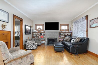 559 E Pleasant St-10