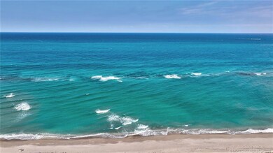 Spectacular direct ocean views and refreshing trop