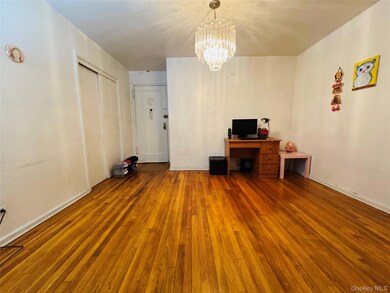 63-84 Saunders St unit 2G, Rego Park, NY 11374 - photo 4