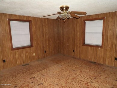 38 MASTER BEDROOM