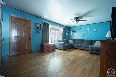 3116 SW Sena Dr, Topeka, KS 66604 - photo 4