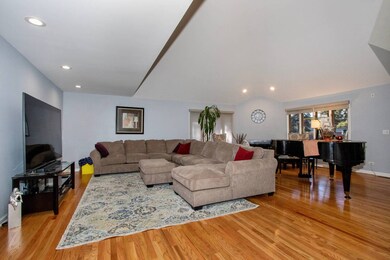 2274 Douglas Ave, Des Plaines, IL 60018 - photo 6