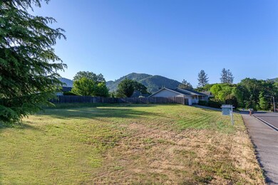 408 Cypress Ave, Rogue River, OR 97537 - photo 2