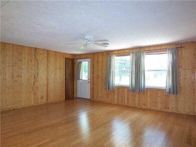 Great Room. 18 x 14 Great Room w. New Wood Laminate Floors, makes for EASY clean up!