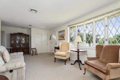 004-photo-living-room-8459275