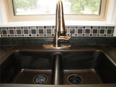 1608 Weslow Ct, Anderson, IN 46011 - photo 7