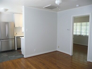 214 1/2 Munford St unit B, Houston, TX 77008 - photo 4