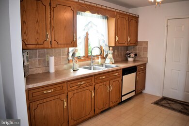 2432 Mccleary Dr, Chambersburg, PA 17201 - photo 7