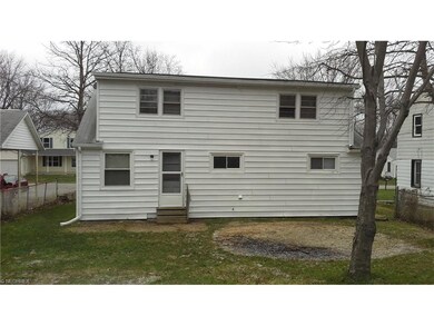Look at the size of this house!  2 HUGE bedrooms u