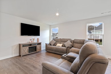 806 Rae Dr, Columbia, TN 38401 - photo 5