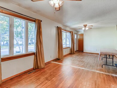20 North Road Circle Pines MN-004-001-Living Room-