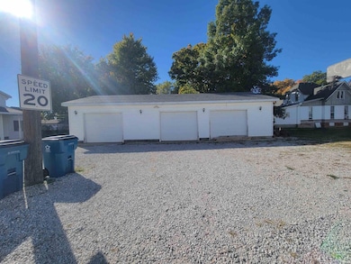 120 S Elm St, Fairmount, IN 46928 - photo 2