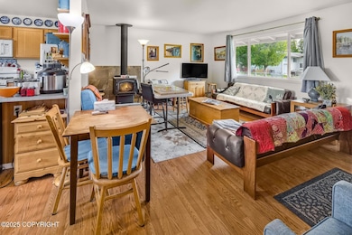 2541 Lyvona Ln-009