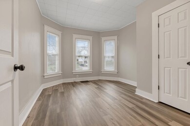 113 roscoe ave-006
