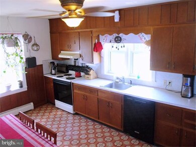 1338 Manatawny Dr, Pottstown, PA 19464 - photo 3