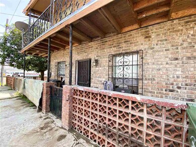 2302 Monterrey Ave, Laredo, TX 78040 - photo 5