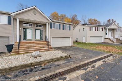 1081 River Ridge Cir unit 43, Grand Blanc, MI 48439 - photo 3