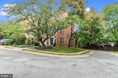 5910 Munson Ct, Falls Church, VA 22041 - photo 2
