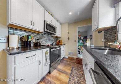 1566 Eastwood Dr, Bethlehem, PA 18018 - photo 6