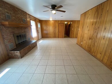 206 Westmoor St, Fredericksburg, TX 78624 - photo 4