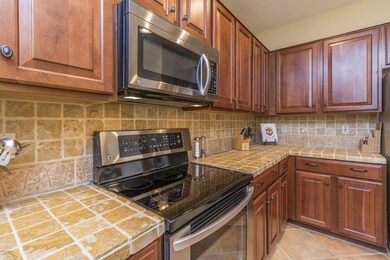 6) KITCHEN