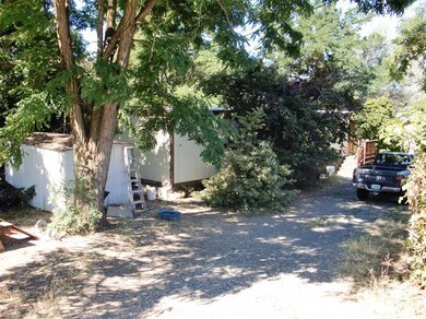 10045 Blackwell Rd, Central Point, OR 97502 - photo 3