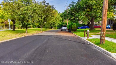 526 Drumgoole Rd E, Staten Island, NY 10312 - photo 3