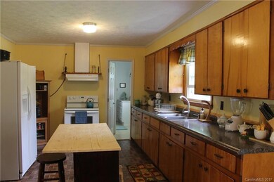 17 Ridgewood Acres Dr, Hendersonville, NC 28792 - photo 7