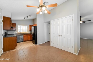 020-photo-dining-room-12583640