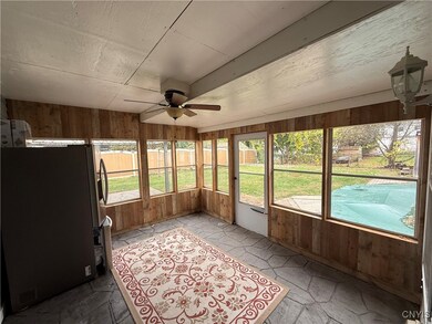 129 Grove St, North Syracuse, NY 13212 - photo 4